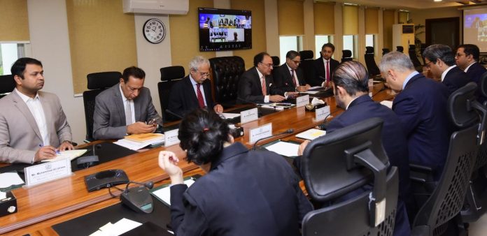 showing Senator Muhammad Aurangzeb heading a meeting at secp office